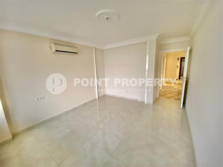 Просторная четырехкомнатная квартира с отдельной кухней на первой линии от моря, Аланья, центр-id-3179-фото-2