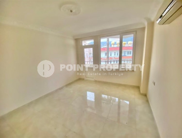 Просторная четырехкомнатная квартира с отдельной кухней на первой линии от моря, Аланья, центр-id-3179-фото-3