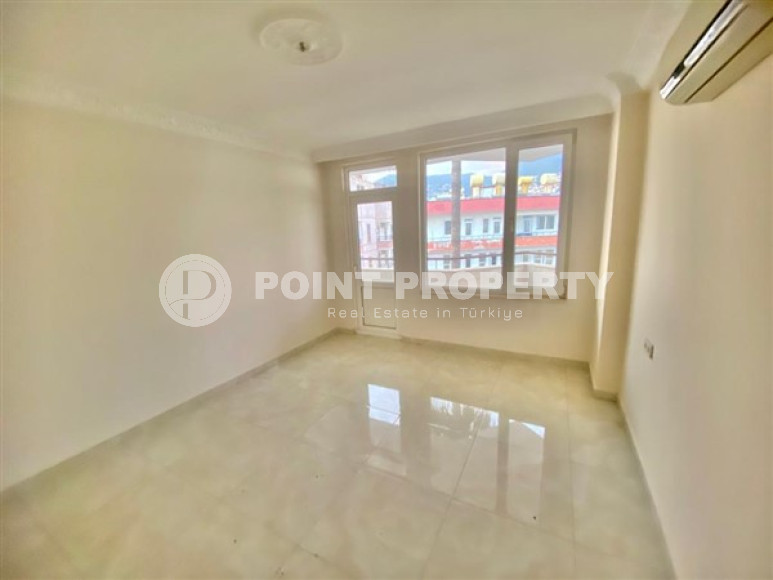 Просторная четырехкомнатная квартира с отдельной кухней на первой линии от моря, Аланья, центр-id-3179-фото-3