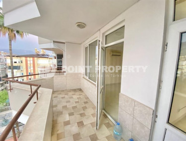 Просторная четырехкомнатная квартира с отдельной кухней на первой линии от моря, Аланья, центр-id-3179-фото-5