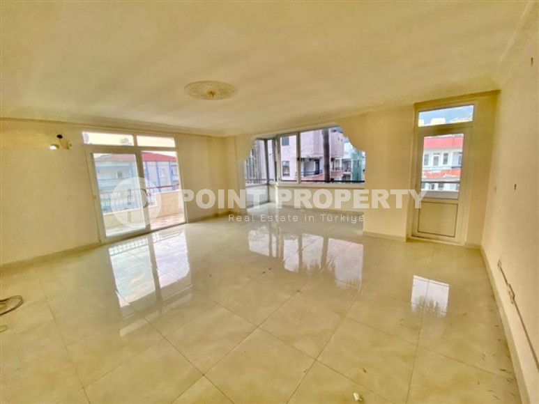 Просторная четырехкомнатная квартира с отдельной кухней на первой линии от моря, Аланья, центр-id-3179-фото-6