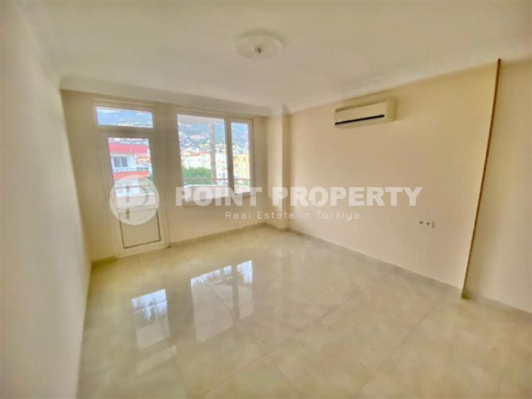 Просторная четырехкомнатная квартира с отдельной кухней на первой линии от моря, Аланья, центр-id-3179-фото-7