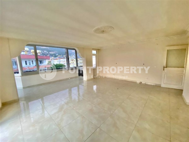 Просторная четырехкомнатная квартира с отдельной кухней на первой линии от моря, Аланья, центр-id-3179-фото-9