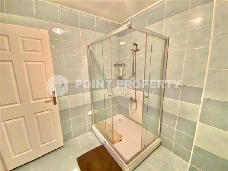 Просторная четырехкомнатная квартира с отдельной кухней на первой линии от моря, Аланья, центр-id-3179-фото-11