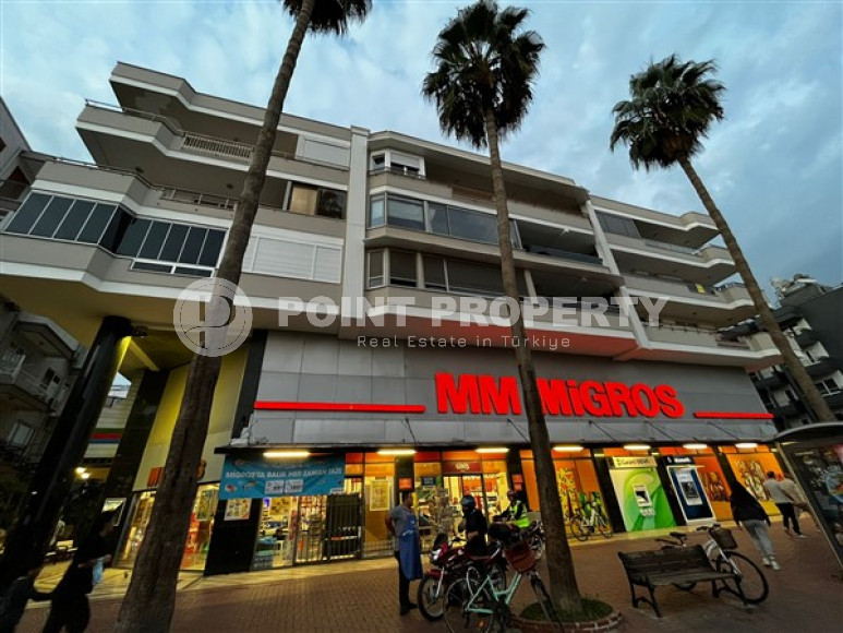 Просторная четырехкомнатная квартира с отдельной кухней на первой линии от моря, Аланья, центр-id-3179-фото-12