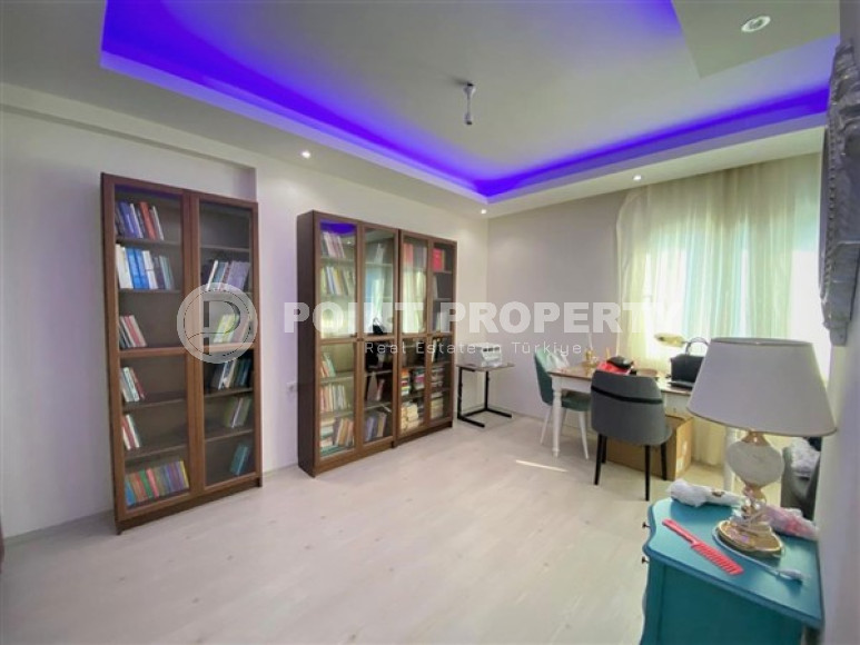 Четырёхкомнатный пентхаус 140 м2 в 250 метрах от моря, Тосмур, Аланья, с двумя балконами и террасой-id-3218-фото-10