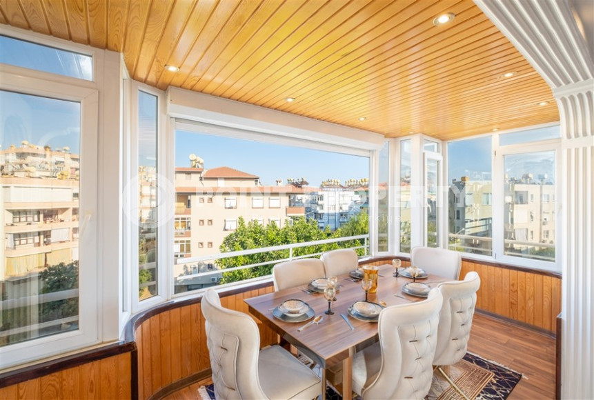 Elegant four-room apartment, 155m², with designer interior in the center of Alanya, 400m from the sea-id-1287-photo-18