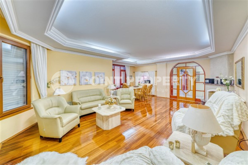 Видовая четырёхкомнатная квартира с площадью 160 м2, центр Аланьи, в трёх минутах от моря-id-3233-фото-4