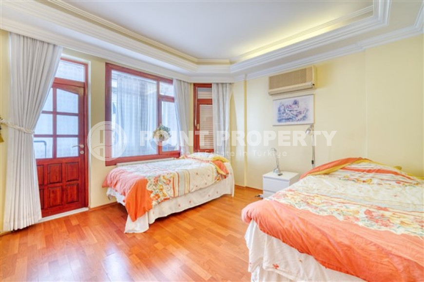 Видовая четырёхкомнатная квартира с площадью 160 м2, центр Аланьи, в трёх минутах от моря-id-3233-фото-18