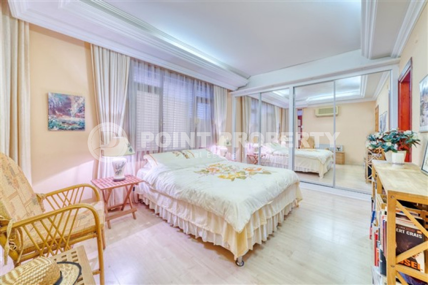 Видовая четырёхкомнатная квартира с площадью 160 м2, центр Аланьи, в трёх минутах от моря-id-3233-фото-21