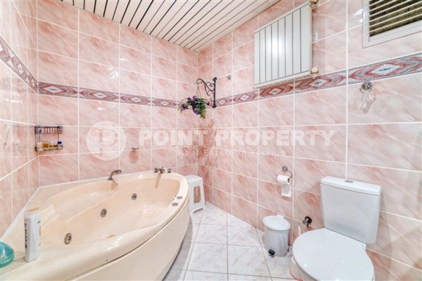 Видовая четырёхкомнатная квартира с площадью 160 м2, центр Аланьи, в трёх минутах от моря-id-3233-фото-22