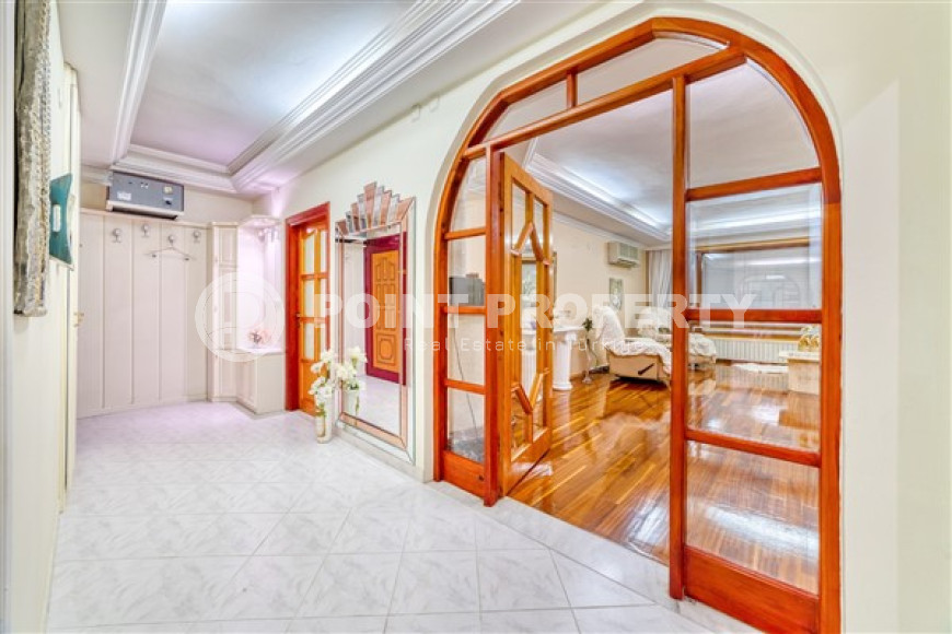 Видовая четырёхкомнатная квартира с площадью 160 м2, центр Аланьи, в трёх минутах от моря-id-3233-фото-23