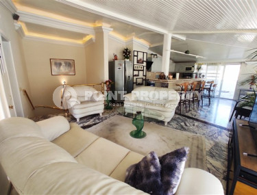 Five-room furnished penthouse with an area of 256 m2, in the very center of Alanya-id-3258-photo-1