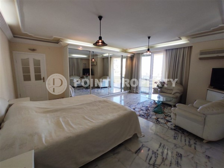Five-room furnished penthouse with an area of 256 m2, in the very center of Alanya-id-3258-photo-5