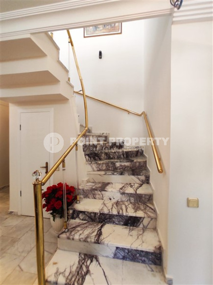 Five-room furnished penthouse with an area of 256 m2, in the very center of Alanya-id-3258-photo-6