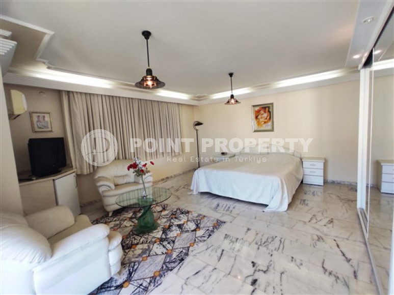 Five-room furnished penthouse with an area of 256 m2, in the very center of Alanya-id-3258-photo-9