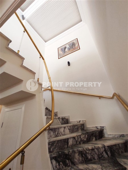 Five-room furnished penthouse with an area of 256 m2, in the very center of Alanya-id-3258-photo-11