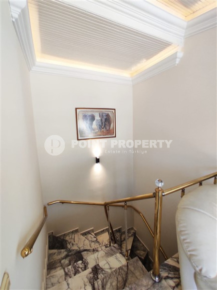 Five-room furnished penthouse with an area of 256 m2, in the very center of Alanya-id-3258-photo-12