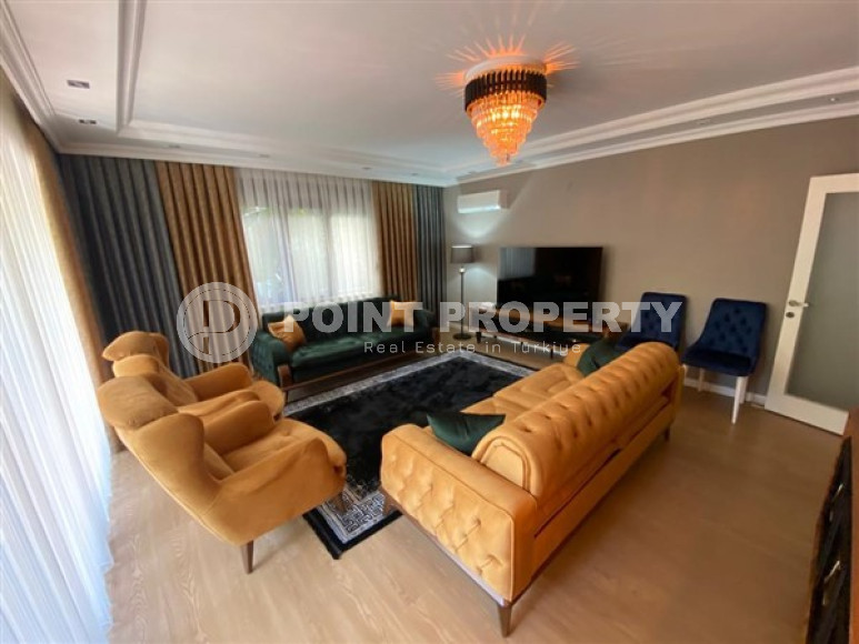 Cozy four-room apartment with an area of 150 m2, Alanya center, unfurnished-id-3264-photo-1