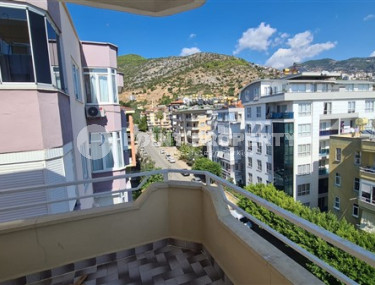 Ухоженная квартира 3+1 с видом на горы и отдельной кухней, центр Аланьи-id-3272-фото-1