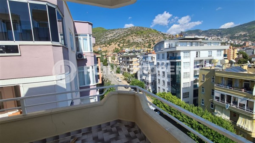 Well-maintained 3+1 apartment with mountain views and a separate kitchen, Alanya center-id-3272-photo-1