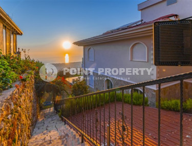 Шикарная семикомнатная вилла с площадью 580 м2 в районе Бекташ, Аланья, с потрясающим обзором на Средиземное море-id-3281-фото-2