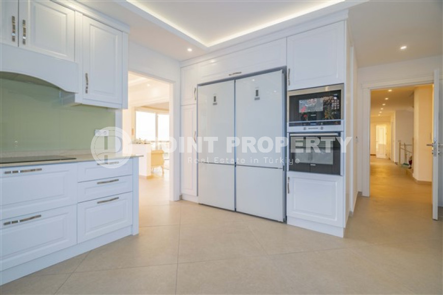 Luxurious seven-room villa with an area of 580 m2 in the Bektas area, Alanya, with stunning views of the Mediterranean Sea-id-3281-photo-4