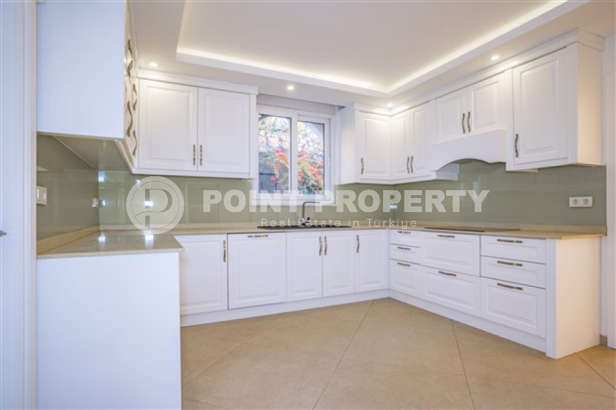 Luxurious seven-room villa with an area of 580 m2 in the Bektas area, Alanya, with stunning views of the Mediterranean Sea-id-3281-photo-5