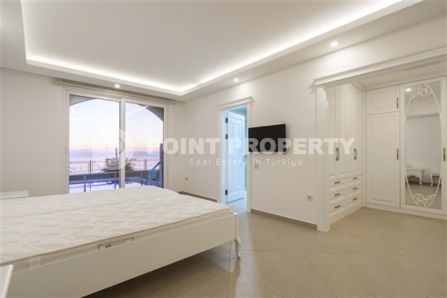 Luxurious seven-room villa with an area of 580 m2 in the Bektas area, Alanya, with stunning views of the Mediterranean Sea-id-3281-photo-14