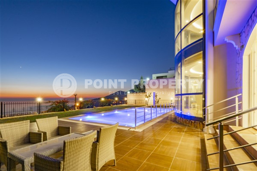 Luxurious seven-room villa with an area of 580 m2 in the Bektas area, Alanya, with stunning views of the Mediterranean Sea-id-3281-photo-23