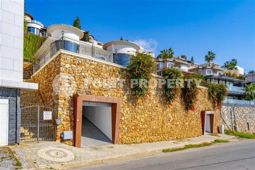 Luxurious seven-room villa with an area of 580 m2 in the Bektas area, Alanya, with stunning views of the Mediterranean Sea-id-3281-photo-26