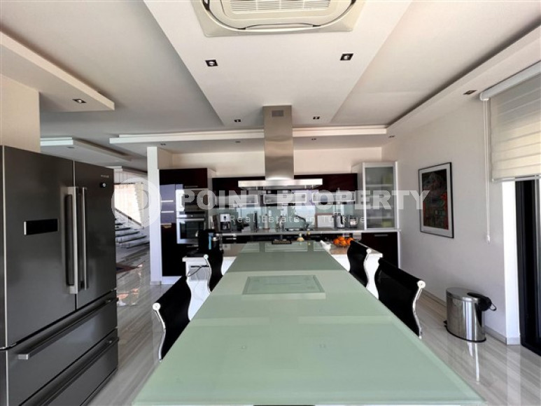 Пятикомнатная дуплексная вилла с площадью 390 м2 в районе Тепе, с мебелью и стильным интерьером-id-3317-фото-13