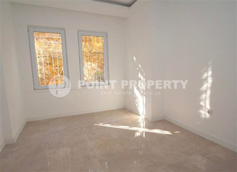 Видовая четырёхкомнатная квартира площадью 150 м², без мебели, центр Аланьи-id-3323-фото-8