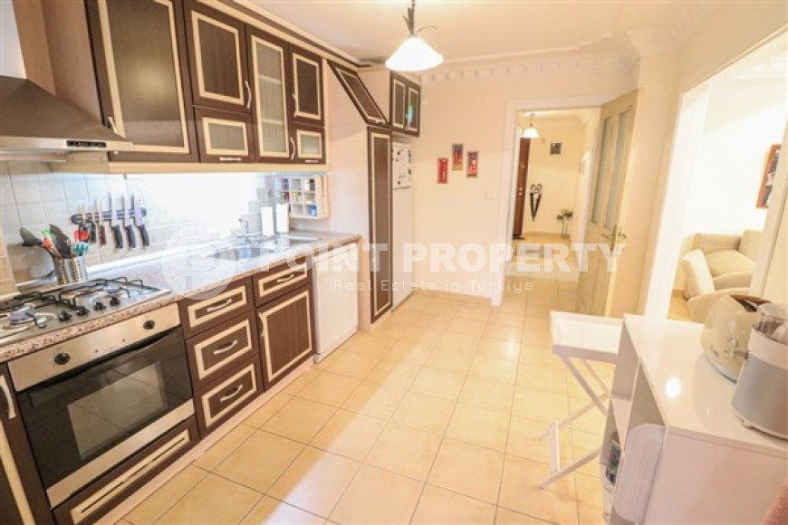 Ухоженная двухкомнатная квартира в компактном комплексе в центре Аланьи-id-3326-фото-2