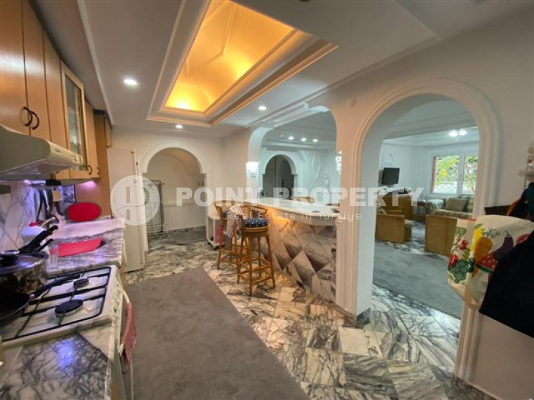 Атмосферная трёхкомнатная квартира с площадью 110 м2 в районе Оба, Аланья, в 250 метрах от моря-id-3332-фото-12