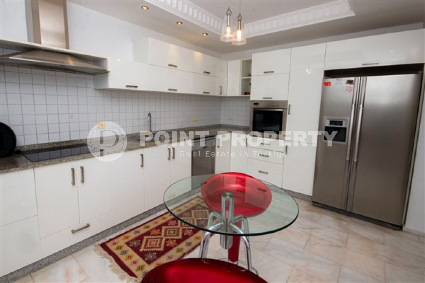 Меблированный садовый дуплекс 4+1 в жилом комплексе в 300 метрах от моря, Кестель, Аланья-id-3339-фото-5