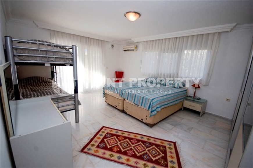 Меблированный садовый дуплекс 4+1 в жилом комплексе в 300 метрах от моря, Кестель, Аланья-id-3339-фото-9