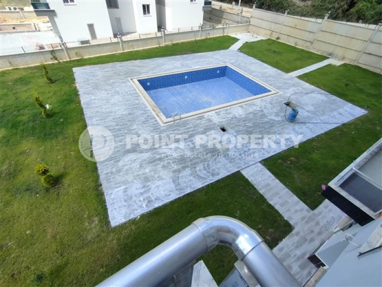 Three-room penthouse with an area of 100 m2 in a new residence, Avsallar district-id-3345-photo-24