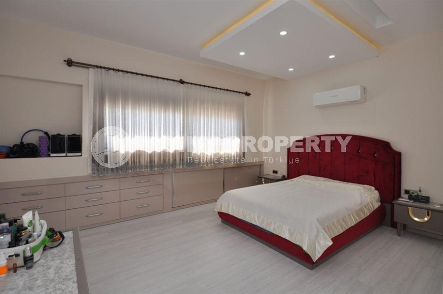 Luxurious four-room apartment with a separate kitchen 3+1 in the prestigious Oba district. 200 m2-id-1300-photo-9