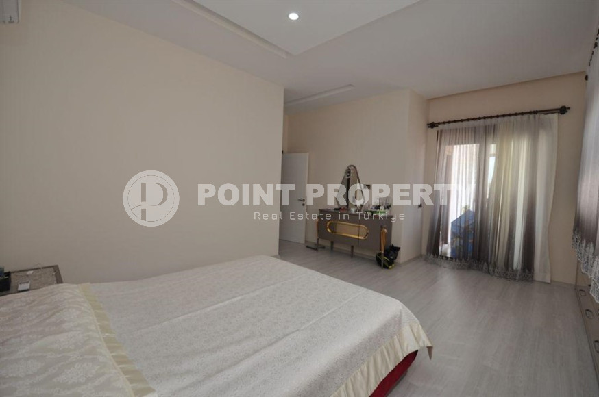 Luxurious four-room apartment with a separate kitchen 3+1 in the prestigious Oba district. 200 m2-id-1300-photo-15