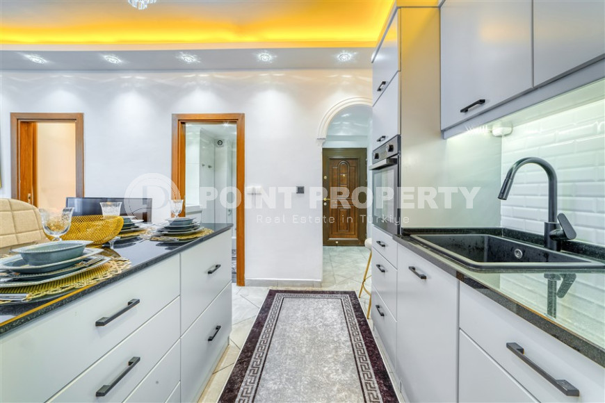 Standard apartment 1+1 with an area of 55 m² 50 meters from the beach, center, Alanya-id-3408-photo-4