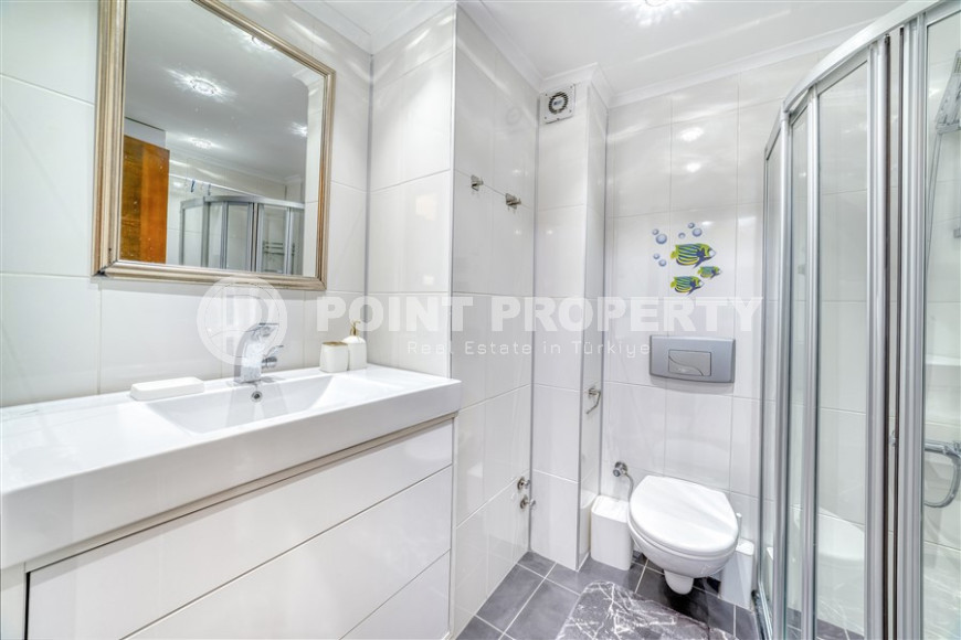 Standard apartment 1+1 with an area of 55 m² 50 meters from the beach, center, Alanya-id-3408-photo-11