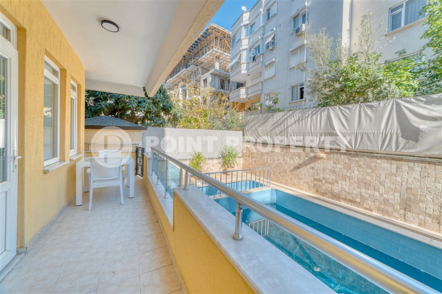 Standard apartment 1+1 with an area of 55 m² 50 meters from the beach, center, Alanya-id-3408-photo-12
