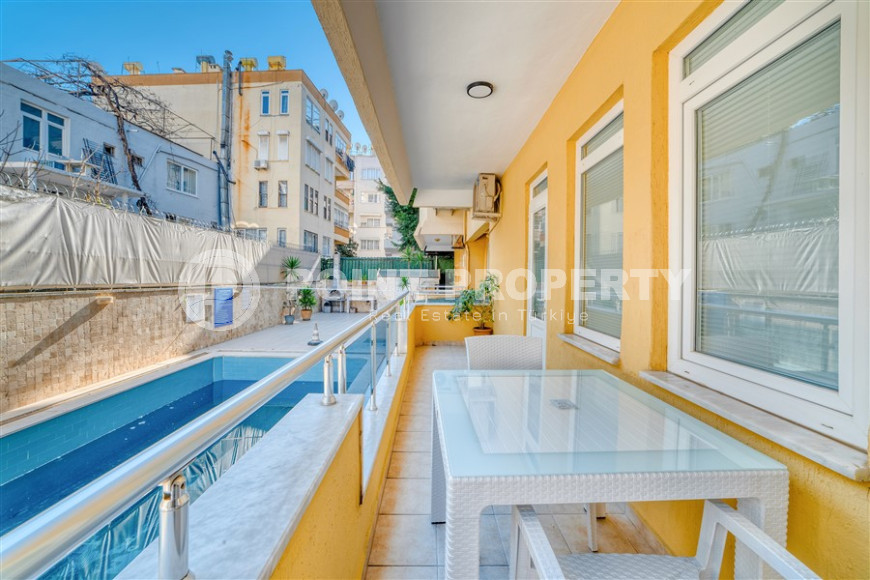 Standard apartment 1+1 with an area of 55 m² 50 meters from the beach, center, Alanya-id-3408-photo-13