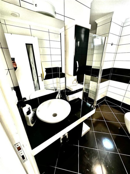 Небольшая двухкомнатная квартира 60 м2 на первом этаже дома, центр Аланьи-id-3415-фото-16