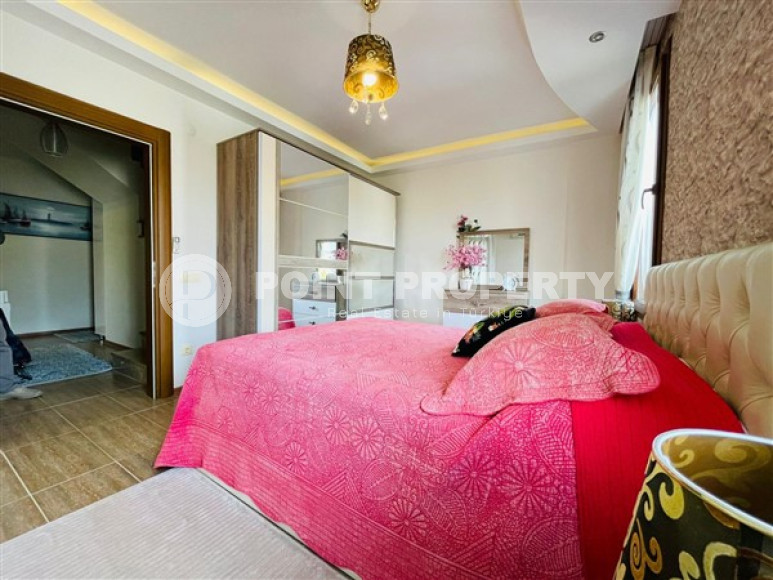 Huge 5+1 penthouse 230 m2 with two balconies and terraces, Oba district-id-3428-photo-12