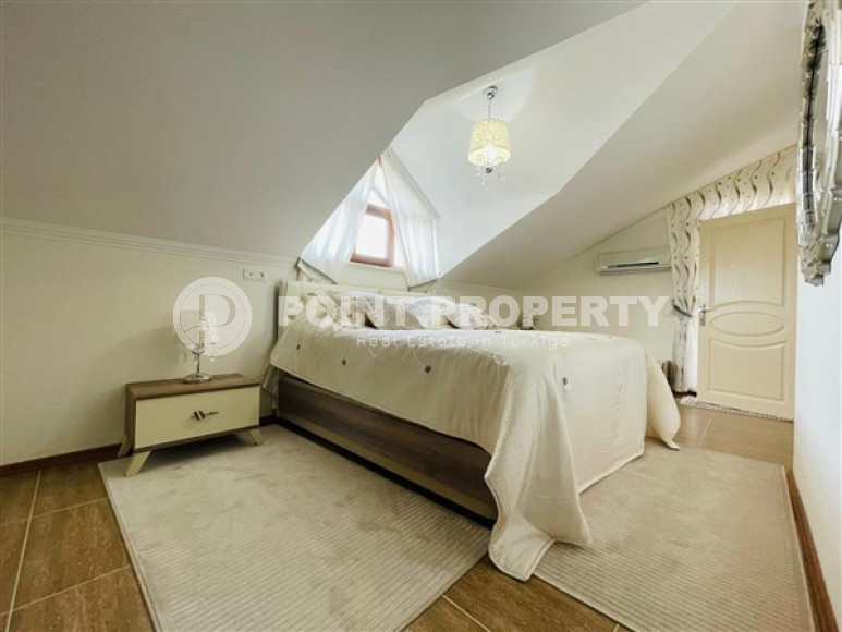 Huge 5+1 penthouse 230 m2 with two balconies and terraces, Oba district-id-3428-photo-17