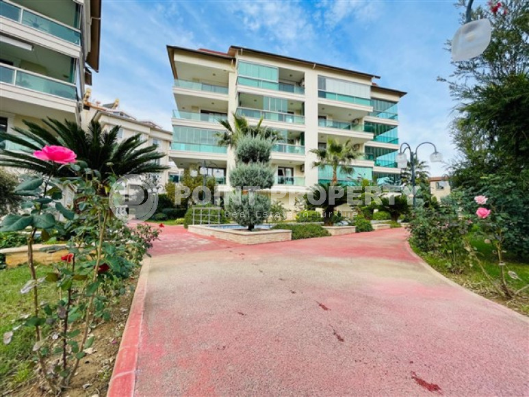 Huge 5+1 penthouse 230 m2 with two balconies and terraces, Oba district-id-3428-photo-25