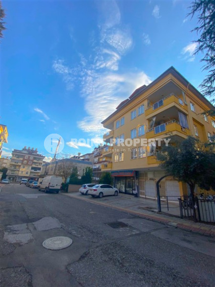 A three-storey building is offered for sale in the very center of Alanya (residential premises and shops), with the possibility of obtaining Turkish citizenship-id-3435-photo-4