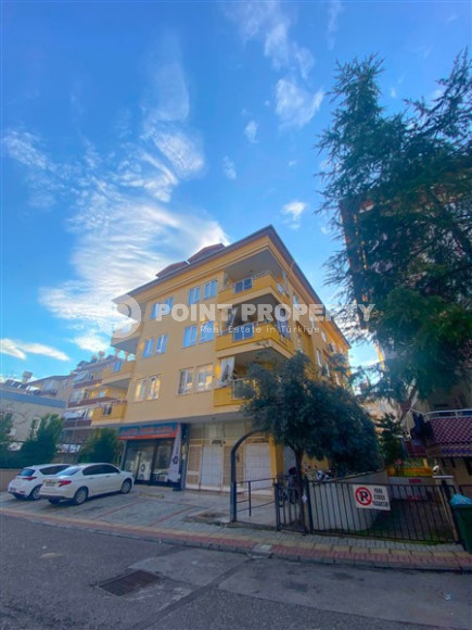 A three-storey building is offered for sale in the very center of Alanya (residential premises and shops), with the possibility of obtaining Turkish citizenship-id-3435-photo-8